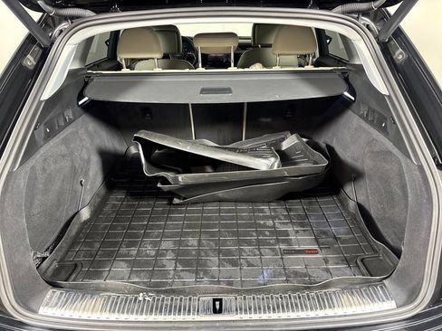 Used 2019 Audi e-tron Prestige w/ Prestige Package image 26