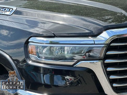 Used 2025 RAM 1500 Laramie AWD/4WD image 12