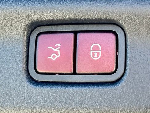 Certified 2023 Mercedes-Benz C 300 4MATIC Sedan image 43