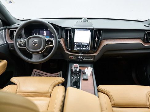 Certified 2023 Volvo XC60 B6 Ultimate w/ Protection Package Premier AWD/4WD image 24