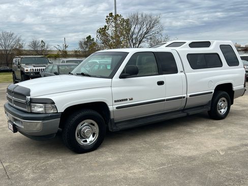 Used 1999 Dodge Ram 2500 Truck 2WD Quad Cab image 81