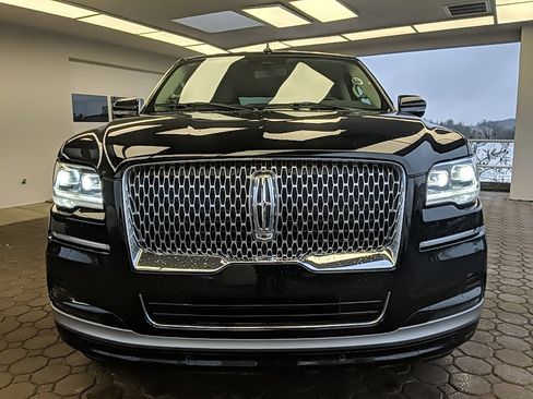 Certified 2024 Lincoln Navigator Premiere image 2