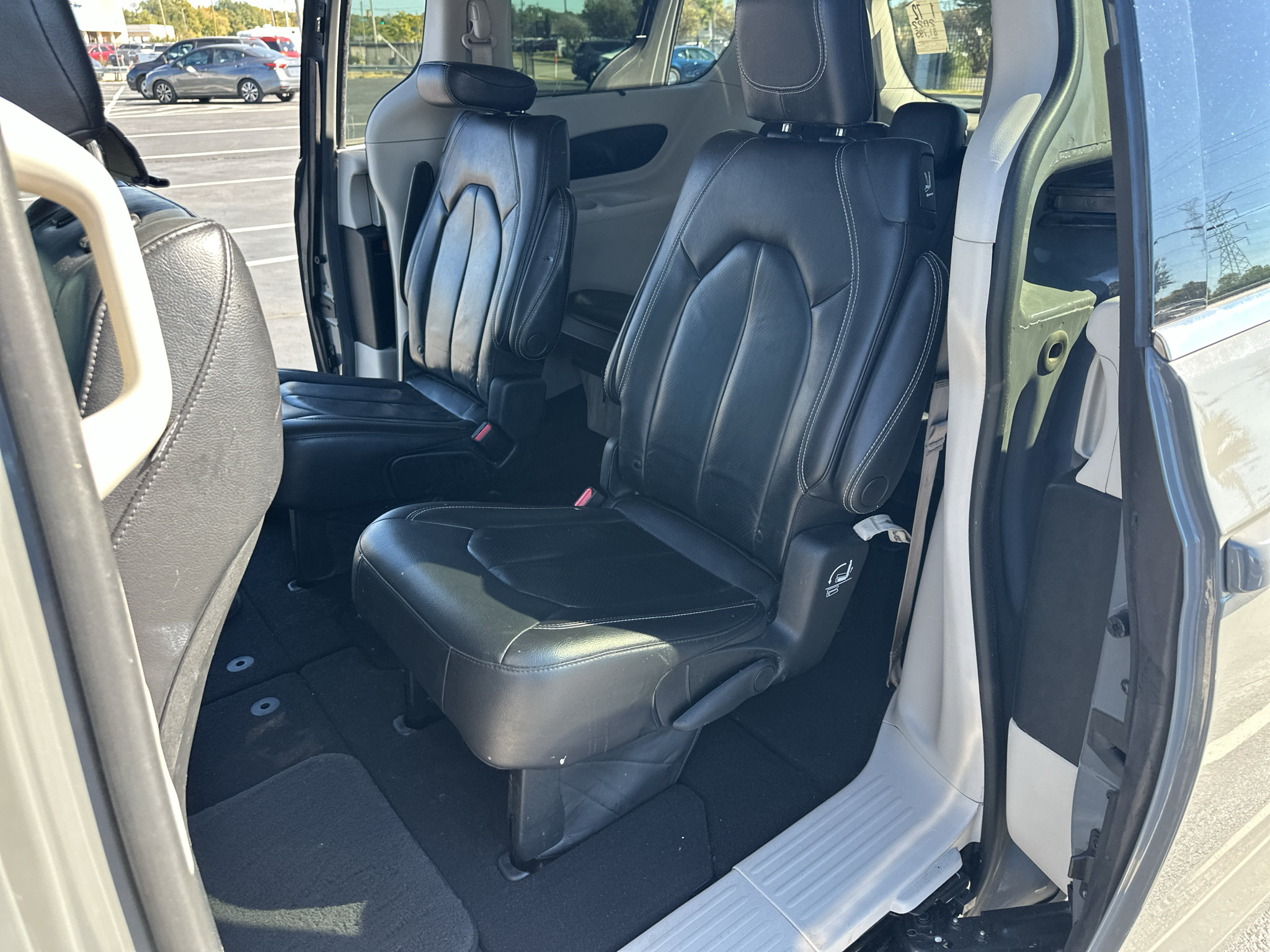 Used 2022 Chrysler Pacifica Touring-L FWD image 14
