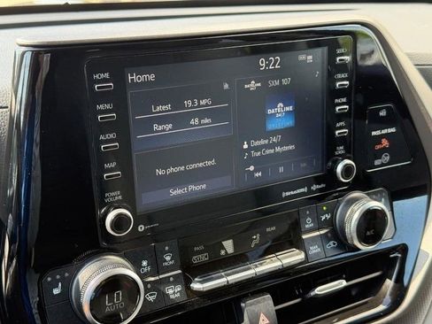 Used 2022 Toyota Highlander XLE AWD/4WD image 24