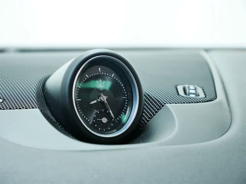 Used 2022 Maserati Levante Trofeo image 20