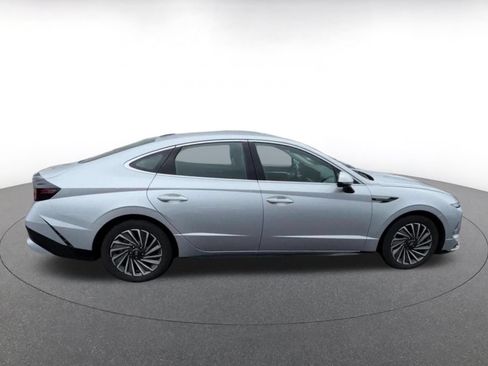 Used 2025 Hyundai Sonata SEL FWD image 16