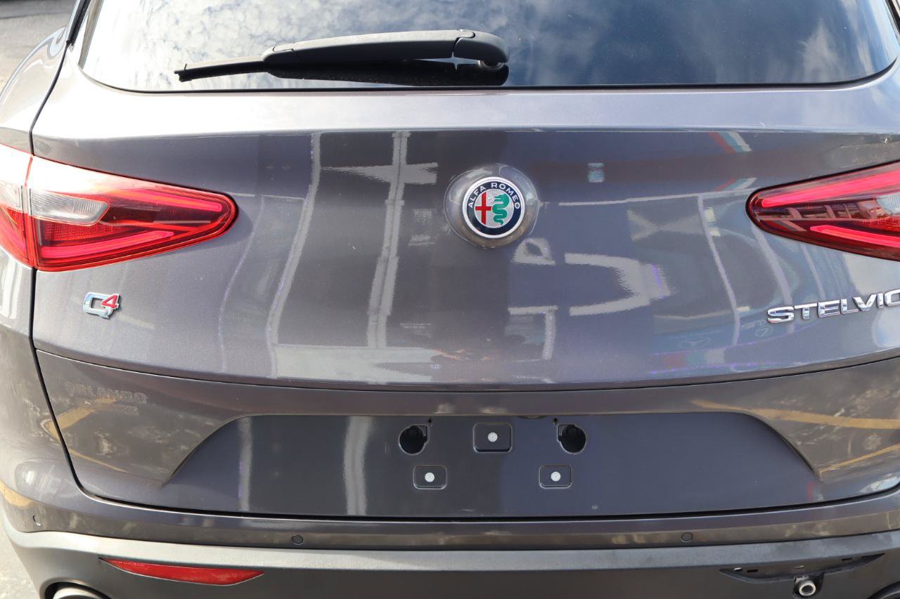 Used 2018 Alfa Romeo Stelvio AWD image 39