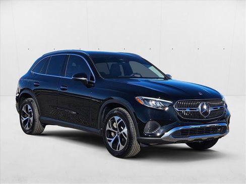 Used 2025 Mercedes-Benz GLC 350e GLC 350e image 3