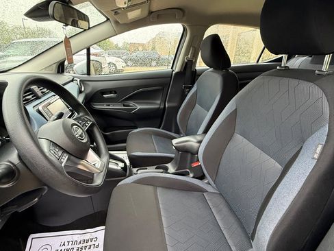 Used 2025 Nissan Versa SV FWD image 10