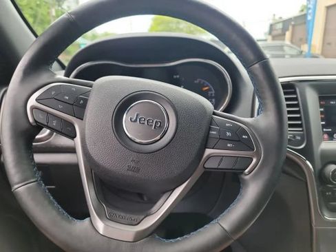 Used 2018 Jeep Grand Cherokee Laredo AWD/4WD image 16