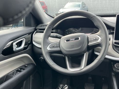 Used 2025 Jeep Compass Limited AWD/4WD image 29