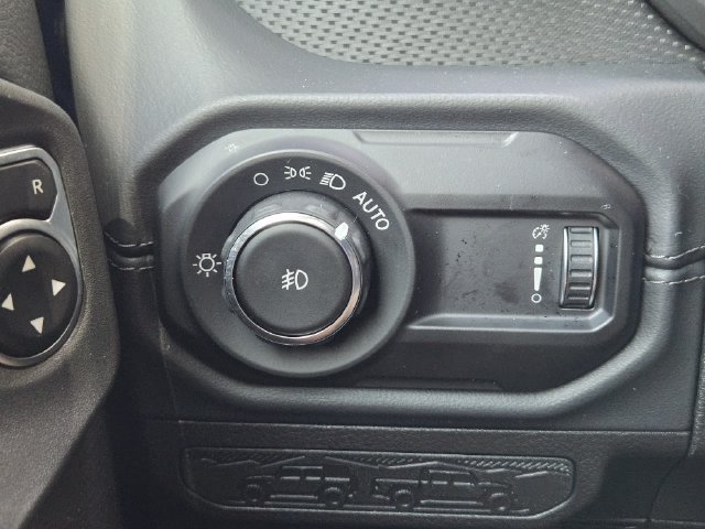 Used 2026 Jeep Wrangler Unlimited Rubicon AWD/4WD image 32
