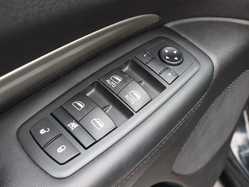 Used 2020 Dodge Durango SXT image 11