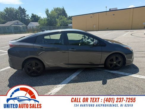 Used 2016 Toyota Prius Four FWD image 6