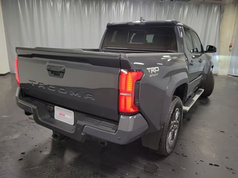 Used 2024 Toyota Tacoma TRD Sport w/ TRD Sport Upgrade Package image 8