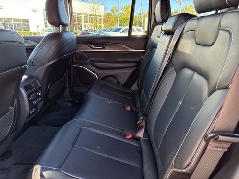 Used 2022 Jeep Grand Cherokee Limited image 20