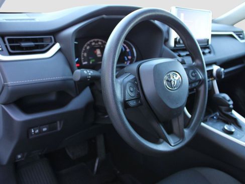 Used 2024 Toyota RAV4 LE AWD/4WD image 17
