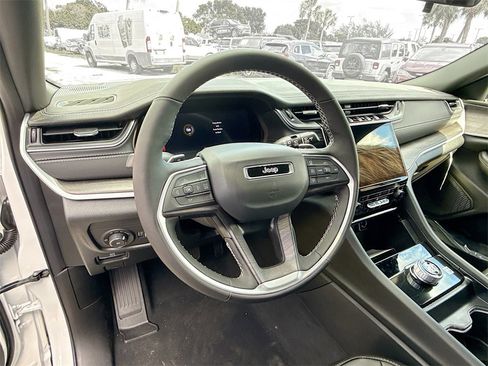 New 2025 Jeep Grand Cherokee L Limited w/ Black Appearance Package image 11