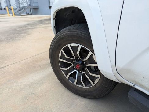 Used 2022 Toyota Tacoma TRD Sport w/ Technology Package image 10