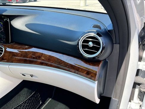 Used 2019 Mercedes-Benz E 300 4MATIC image 13