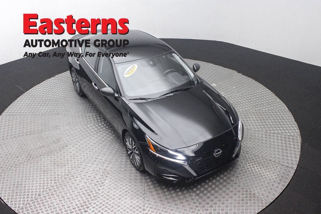 Used 2024 Nissan Altima 2.5 SV FWD image 5