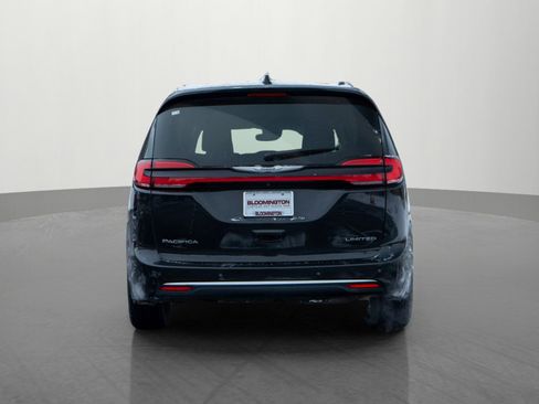 Used 2023 Chrysler Pacifica Limited image 6