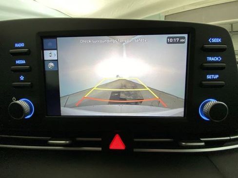 Certified 2026 Hyundai Elantra SE FWD image 17