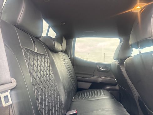 Used 2020 Toyota Tacoma TRD Off-Road image 30