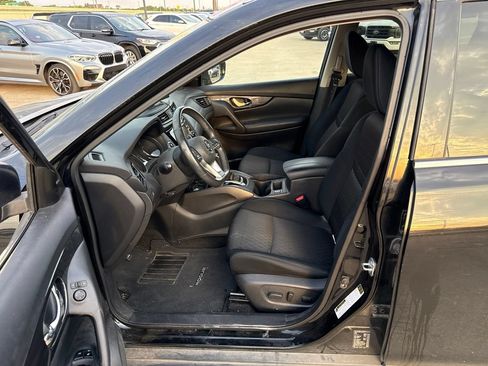 Used 2017 Nissan Rogue SV FWD image 18