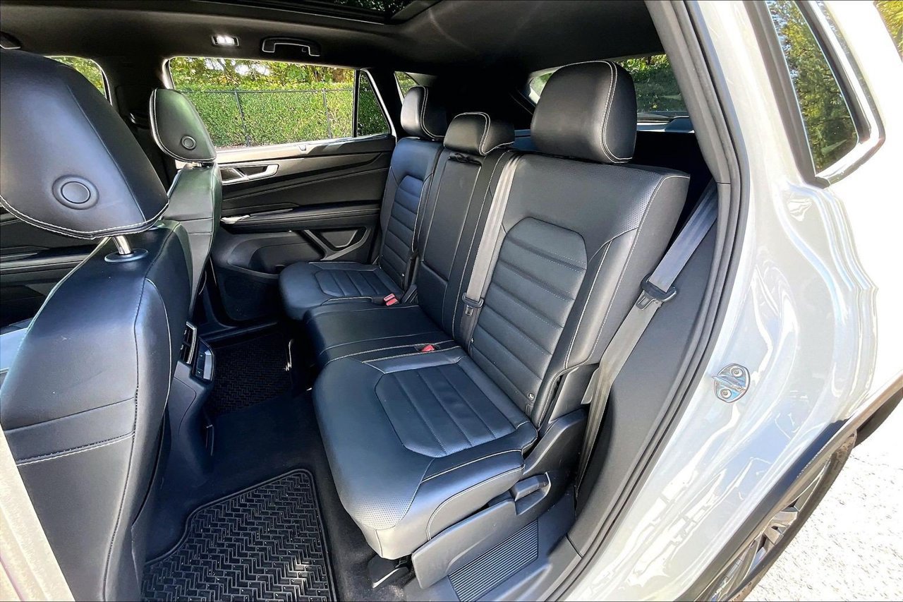 Used 2024 Volkswagen Atlas Cross Sport SEL R-Line AWD/4WD image 22