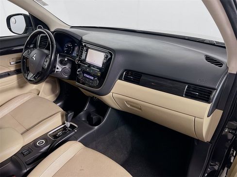 Used 2016 Mitsubishi Outlander GT image 30