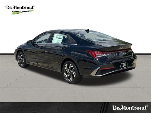 New 2025 Hyundai Elantra SEL image 7