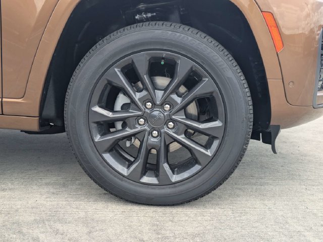 New 2026 Jeep Grand Cherokee Limited AWD/4WD image 12