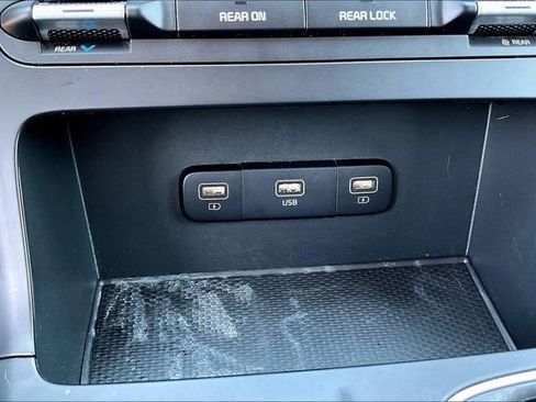 Certified 2024 Kia Carnival LX image 16