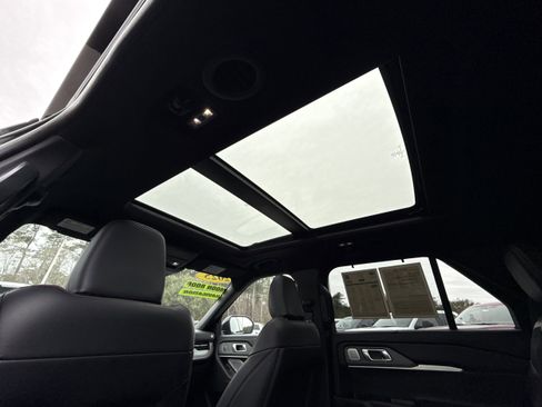 Used 2025 Ford Explorer ST image 28