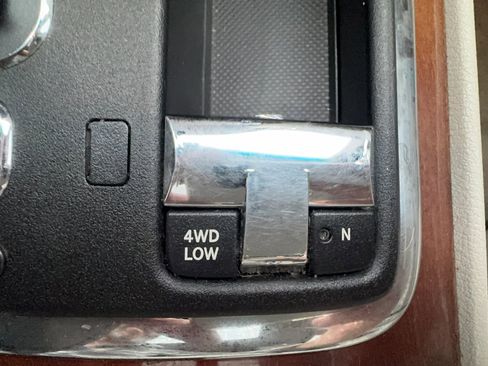 Used 2009 Jeep Grand Cherokee Overland image 13