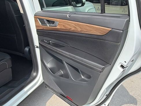 Used 2025 Volkswagen Atlas SE image 33