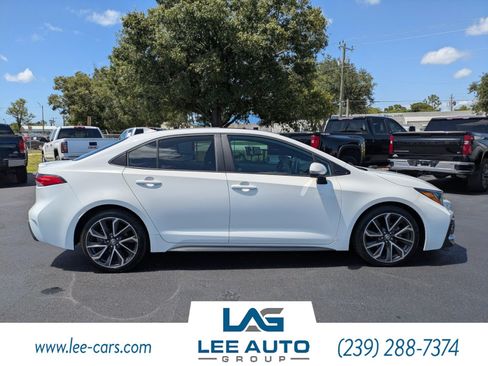 Used 2020 Toyota Corolla SE w/ SE Premium Package FWD image 2