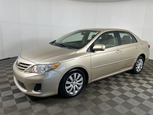 Used 2013 Toyota Corolla LE FWD image 1