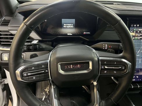 Used 2025 GMC Acadia Elevation FWD image 17