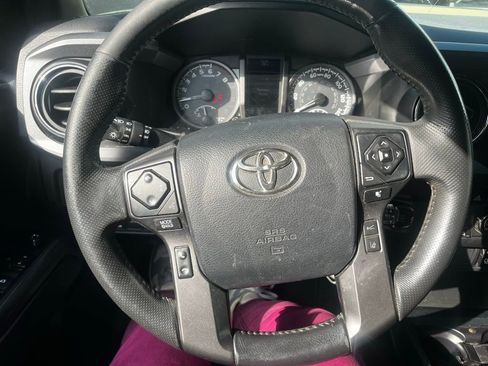 Used 2019 Toyota Tacoma TRD Off-Road image 10