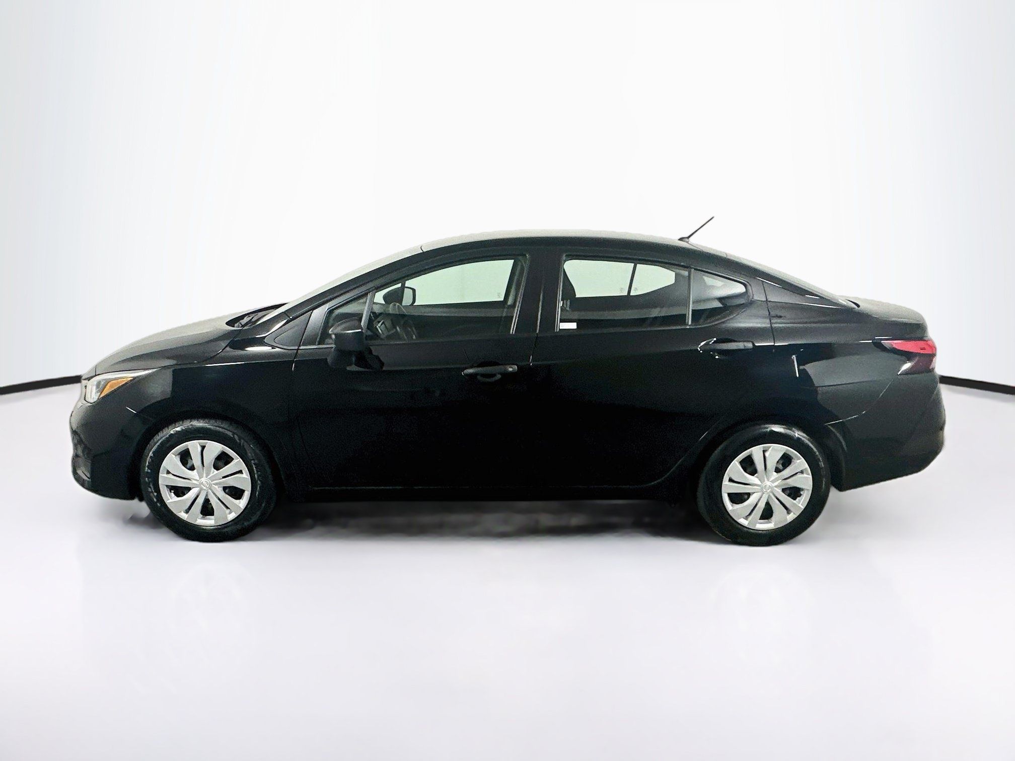 Used 2025 Nissan Versa S FWD image 4