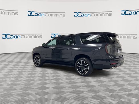 Used 2025 Chevrolet Suburban RST w/ Comfort Package image 6