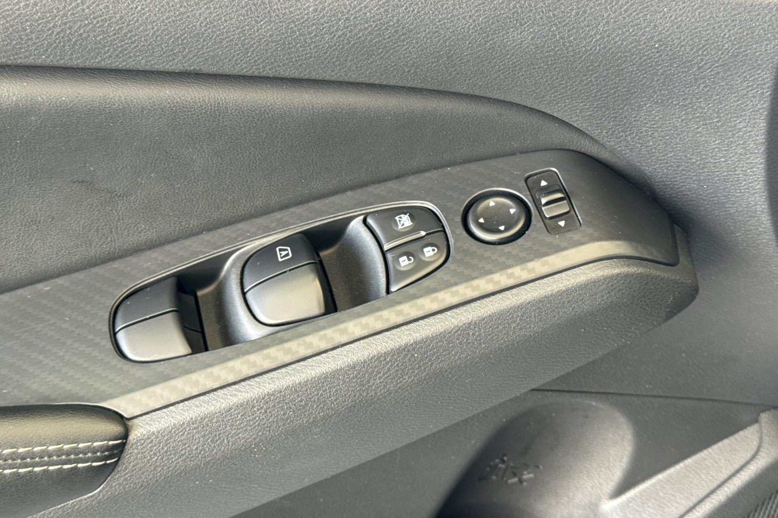Used 2025 Nissan Altima 2.5 SV FWD image 14
