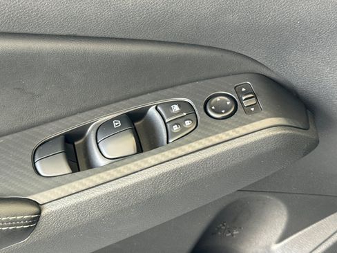 Used 2025 Nissan Altima 2.5 SV FWD image 14