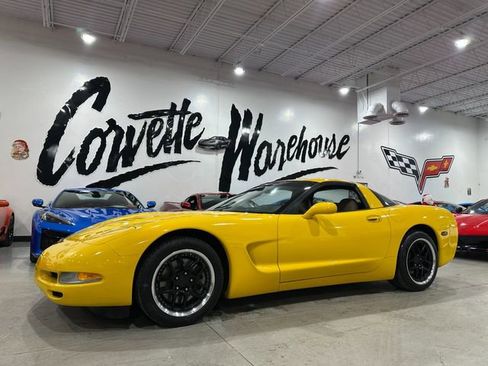 Used 2004 Chevrolet Corvette Coupe w/ Roof Package image 1