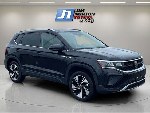 Used 2024 Volkswagen Taos SE image 3