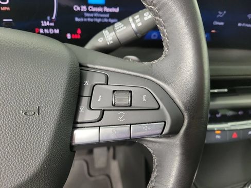 Used 2025 Cadillac XT4 Premium Luxury FWD image 23
