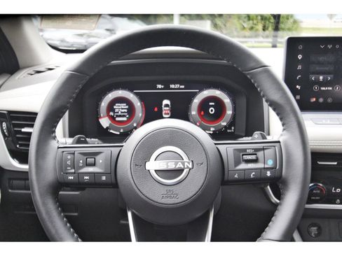 Used 2024 Nissan Rogue SL FWD image 13