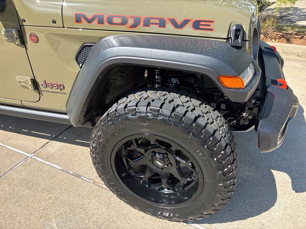 Used 2026 Jeep Gladiator Mojave AWD/4WD image 3